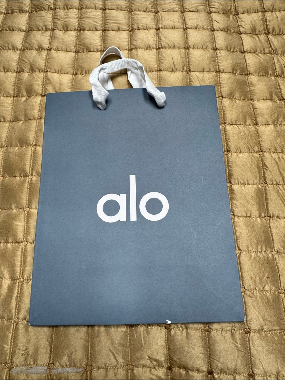 Alo Shopping Bag Gift Bag